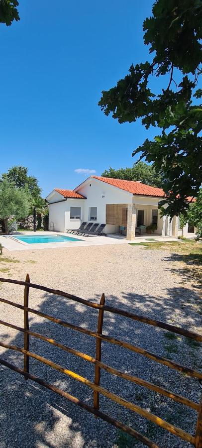 אומיסאליי Villa Nevera מראה חיצוני תמונה