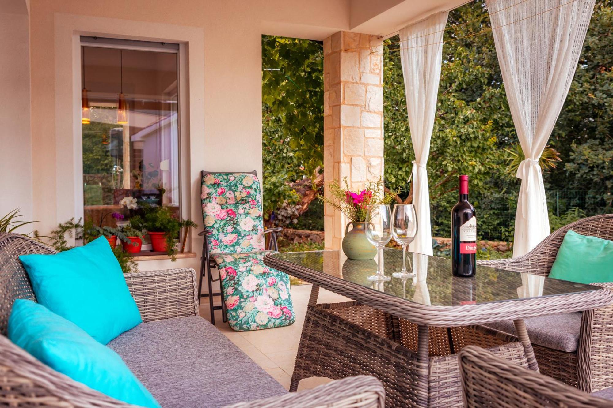 אומיסאליי Villa Nevera מראה חיצוני תמונה